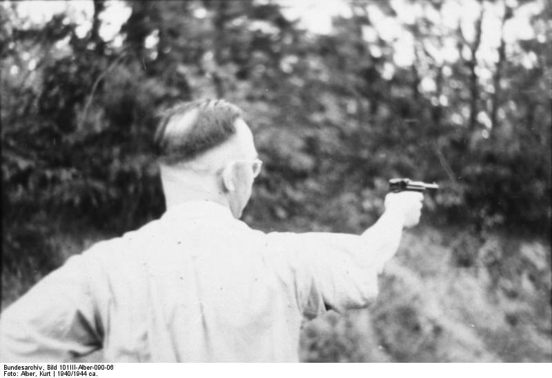 Heinrich Himmler silahlı