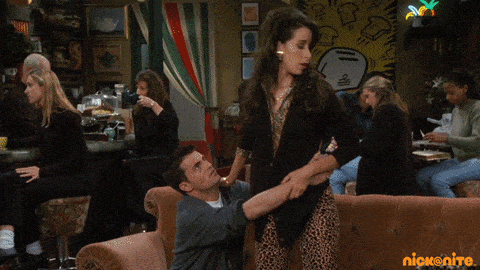 SANA-TAKINITLI-ERKEK-KADIN-friends-min